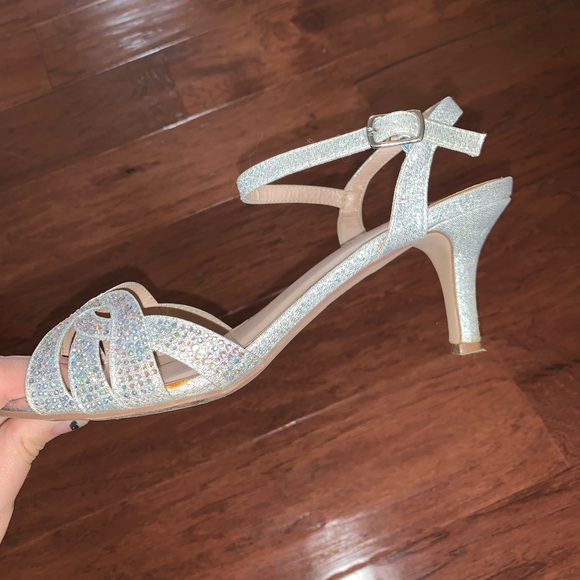 Silver homecoming shoes - Picture 3 of 4